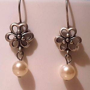 Summertime faux pearl & flower earrings.